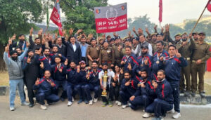 𝗙𝗲𝗹𝗶𝗰𝗶𝘁𝗮𝘁𝗶𝗼𝗻 𝗼𝗳 𝘄𝗶𝗻𝗻𝗲𝗿𝘀 𝗼𝗳 𝗜𝗻𝘁𝗲𝗿-𝗕𝗮𝘁𝘁𝗮𝗹𝗶𝗼𝗻 𝗦𝗽𝗼𝗿𝘁𝘀 𝗖𝗼𝗺𝗽𝗲𝘁𝗶𝘁𝗶𝗼𝗻 𝗵𝗲𝗹𝗱 𝗮𝘁  𝗣𝗼𝗹𝗶𝗰𝗲 𝗔𝘂𝗱𝗶𝘁𝗼𝗿𝗶𝘂𝗺, 𝗚𝘂𝗹𝘀𝗵𝗮𝗻 𝗚𝗿𝗼𝘂𝗻𝗱, 𝗝𝗮𝗺𝗺𝘂. 
 𝗝𝗮𝗺𝗺𝘂, 𝗗𝗲𝗰𝗲𝗺𝗯𝗲𝗿 10, 2025: Shri Anand Jain, IPS, Additional Director General of Armed Police, Jammu & Kashmir, today presented medals and commendations to the winners of the Inter-Battalion Sports Competition at the Police Auditorium, Gulshan Ground, Jammu. The ceremony marked the successful culmination of the tournament, celebrating the exceptional performances of athletes from various Armed and IRP units across the Union Territory.

2. The tournament witnessed enthusiastic participation and showcased exemplary talent, discipline, and teamwork across a wide range of sporting events, including athletics, football, kabaddi, volleyball, basketball, tug-of-war, and other competitions. The event not only highlighted sporting excellence but also underscored the high standards of physical fitness and preparedness maintained by the Jammu & Kashmir Police.
3. Commending the participants for their dedication and sportsmanship, the ADG, Armed Police ,emphasized that physical endurance, mental resilience, and team spirit are vital qualities for police personnel entrusted with maintaining peace, order, and the security of the nation. He also appreciated the efforts of the organizing committee for conducting the tournament in a highly professional, disciplined, and well-coordinated manner.
4. The annual competition served as a valuable platform for fostering camaraderie, promoting healthy competition, and enhancing the overall well-being of the force. It also contributed significantly to stress relief, personality development, and team building among personnel.
 Prominent officers present on the occasion included Shri Vinod Kumar, IPS, DIG IRP Jammu; Shri Sameer Sharma, IPS, DIG AP Jammu; Shri Joginder Singh, SSP Jammu; Commandants of all Jammu-based AP/IR battalions; Shri Rajinder Singh, SSP APCR Jammu; and other officers.