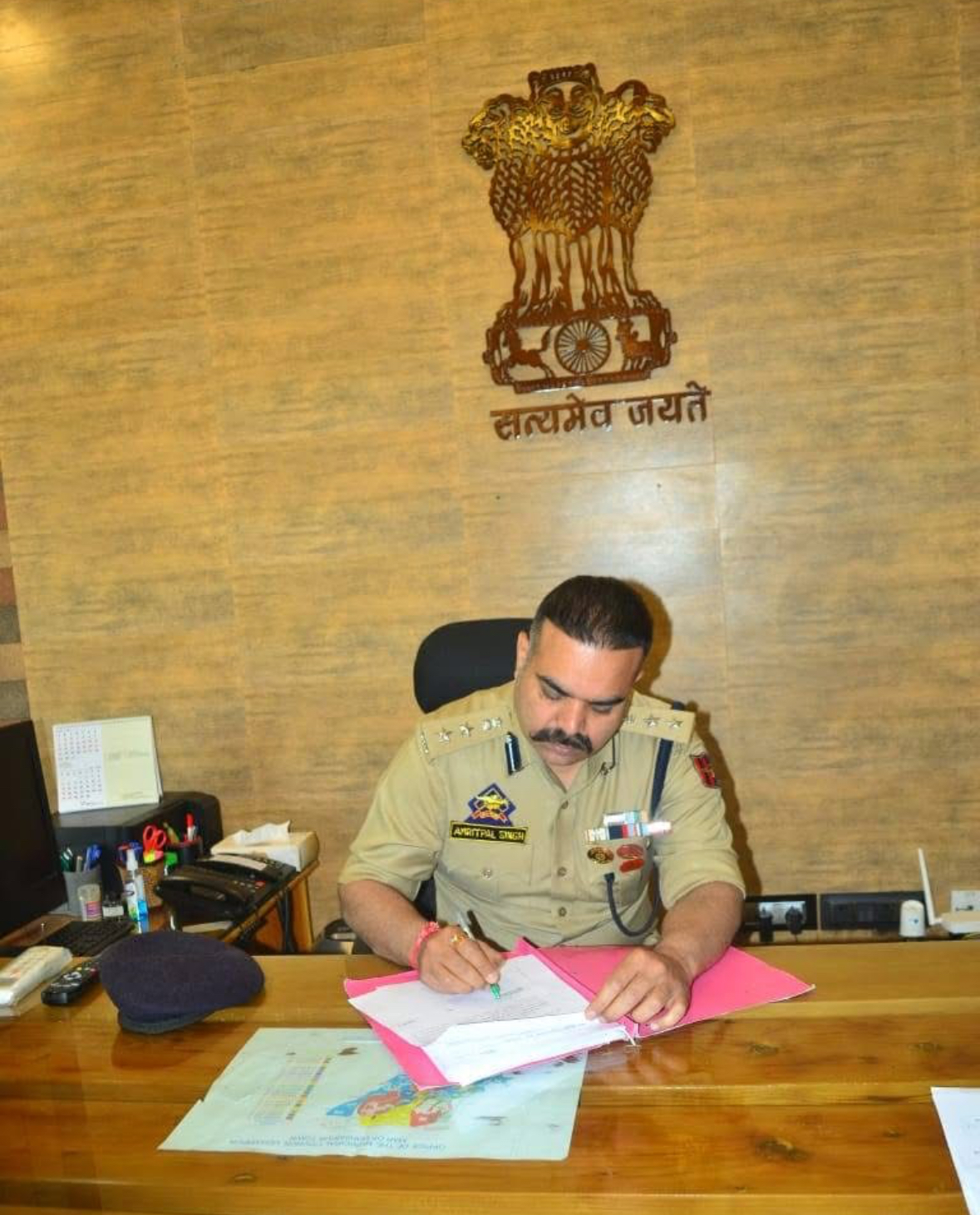 #PeopleFirst #UdhampurPolice  *Shri Amrit Pal Singh–IPS Assumes Charge as SSP Udhampur; Holds Introductory Meeting*  Udhampur, 10 April 2026  Shri Amrit Pal Singh–IPS today assumed charge as SSP Udhampur. On his arrival at District Police Headquarters Udhampur, he was accorded a ceremonial Guard of Honour and warmly welcomed by senior officers.  Soon after, he chaired an introductory meeting at DPL Udhampur to review the law & order and crime scenario of the district. All supervisory officers and SHOs attended the meeting where a brief presentation highlighted key challenges and priorities.  SSP Udhampur stressed professionalism, integrity and people-friendly policing, directing officers to focus on public grievance redressal, eradication of drug menace, tackling militancy and upholding the rule of law.  The meeting was also attended by DySP Hqrs Udhampur, SDPO Ramnagar, SDPO Chenani, DySP PC Basantgarh, DySP PC Latti, DySP PC Udhampur, DySP DAR DPL udhampur,  ADO DPO Udhampur, DySP (Prob.) Inspectors and other officers of District Police Udhampur. Jkp MediacentrePhq Media Centre, PHQ, J&K Police. Udhampur Reasi Range Police